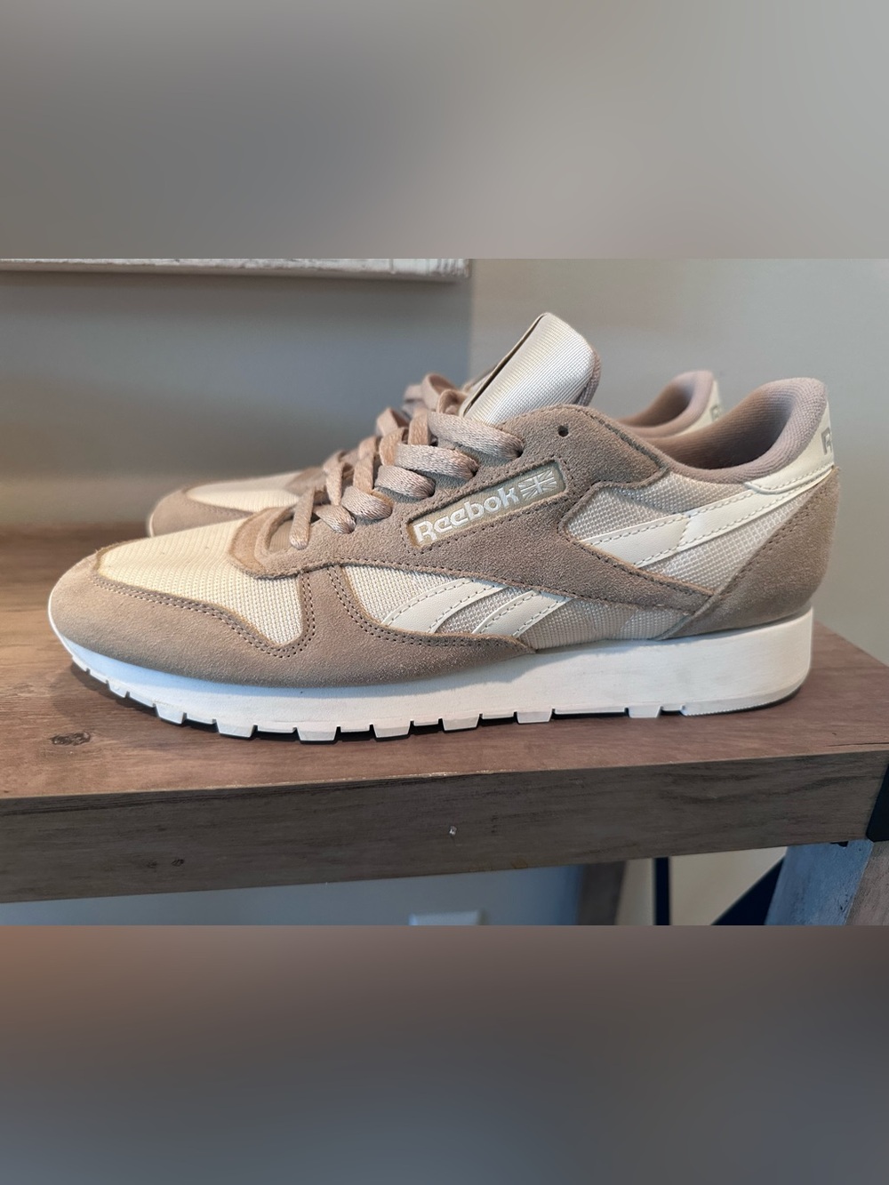 Reebok Classic Sneakers Men’s Size 11 Taupe Beige Suede Like New